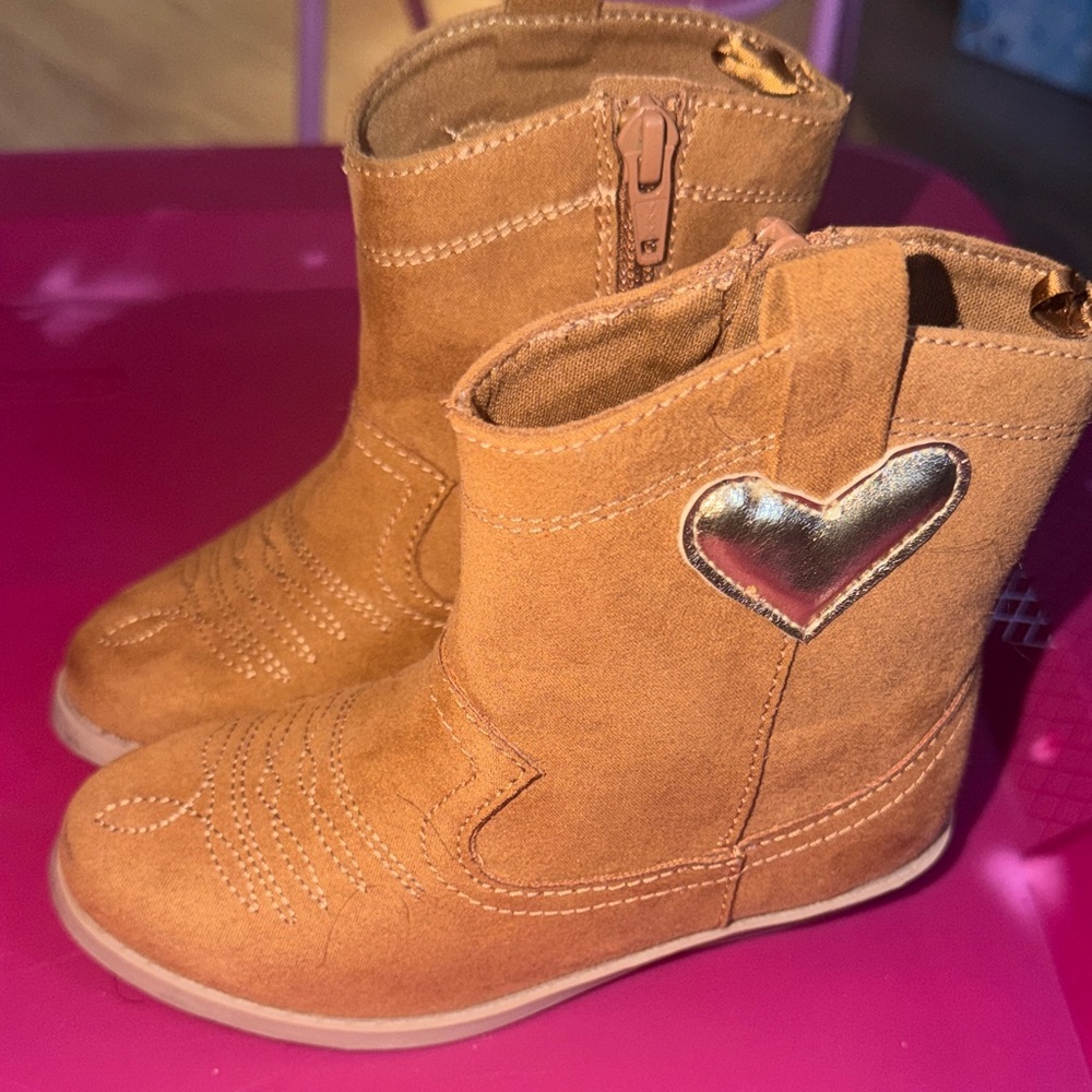 Old Navy Tan Kids Boots with Gold Heart Detail